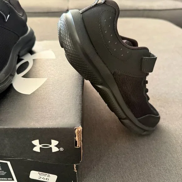 EUC Under Armour Kids Black BPS Assert 10 AC Size 3Y - Picture 4 of 8
